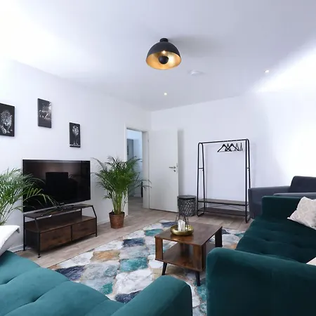 - Lilo Monteur - לוקנוואלדה